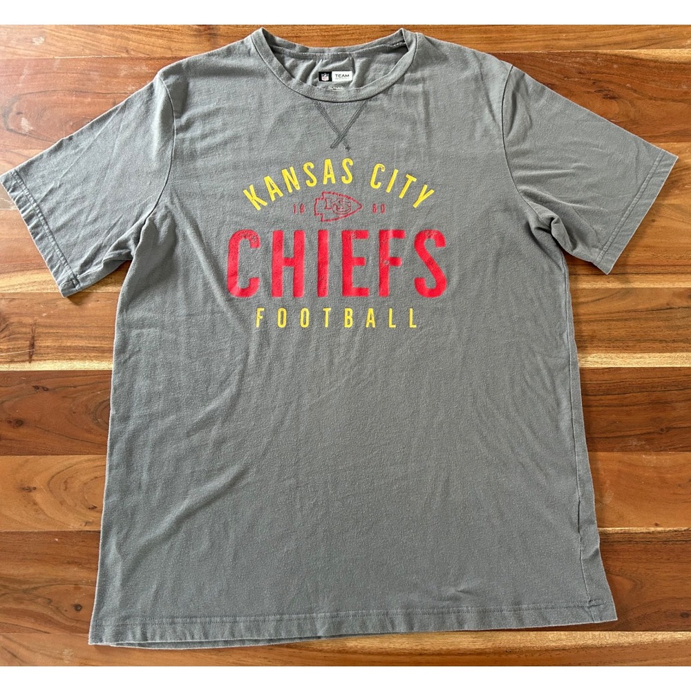 NFL Team Apparel Kansas City Chiefs Football TShirt Mens XL Gray Distressed Logo